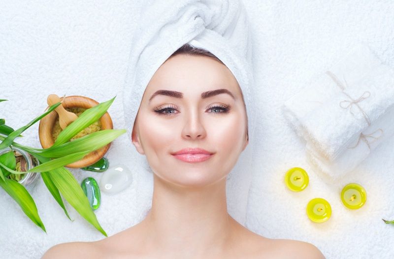 Bạn cũng nên chăm sóc da đúng cách mỗi ngày