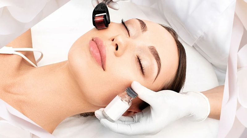 Quá trình lăn kim làm giảm các khuyết điểm như mụn, sẹo rỗ, nếp nhăn, đồng thời tái tạo và làm sáng da