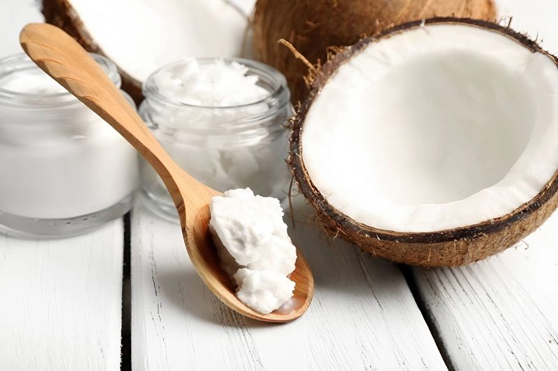 Bạn hãy làm mỹ phẩm từ dầu dừa với số lượng nhỏ, đủ dùng trong thời gian ngắn