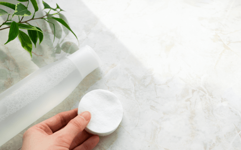 Cách làm nước hoa hồng cho da bị tăng sắc tố