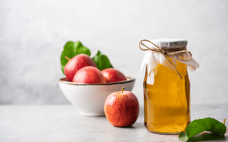 Nước hoa hồng giấm táo nổi tiếng với khả năng cân bằng độ pH tự nhiên của da, giúp làm sạch sâu và thu nhỏ lỗ chân lông