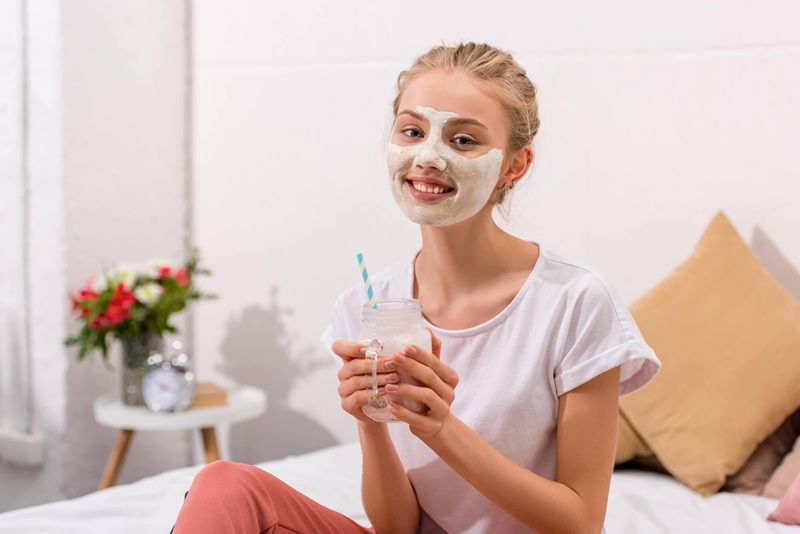 Đối với những ai đang tìm kiếm một phương pháp chăm sóc da đơn giản nhưng vẫn đem tới hiệu quả rõ rệt, việc sử dụng sữa không đường nguyên chất chính là lựa chọn lý tưởng