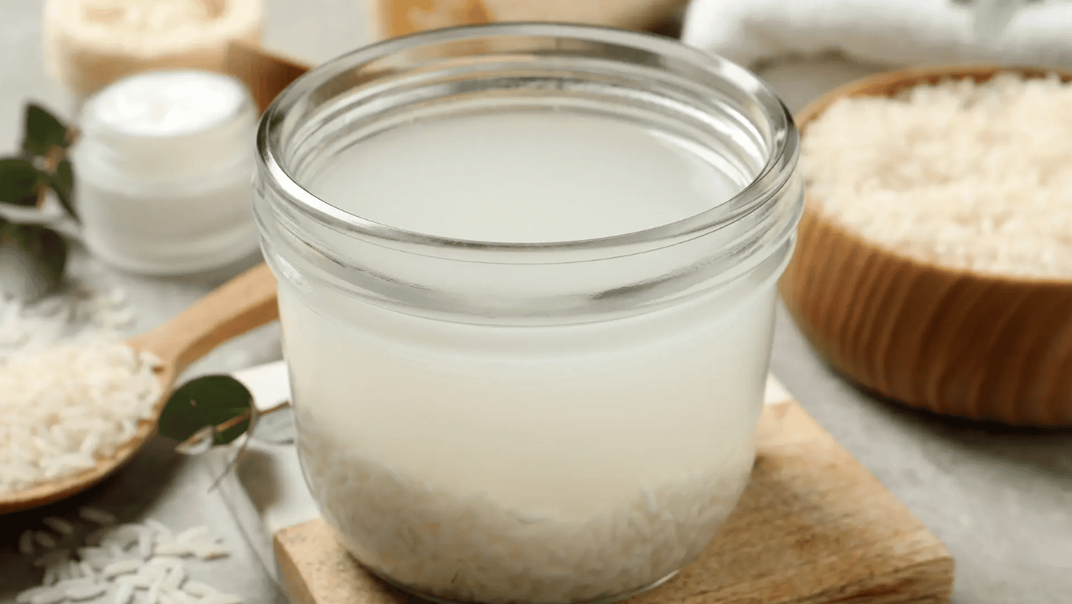 cách rửa mặt bằng nước vo gạo hình 6.png