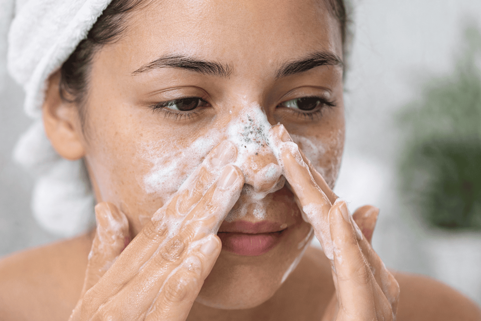 cách rửa mặt sạch mụn đầu đen hình 5.png