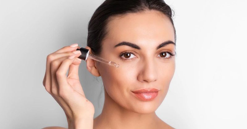 Việc kết hợp Hyaluronic Acid với các hoạt chất dưỡng da khác có thể tăng hiệu quả chăm sóc
