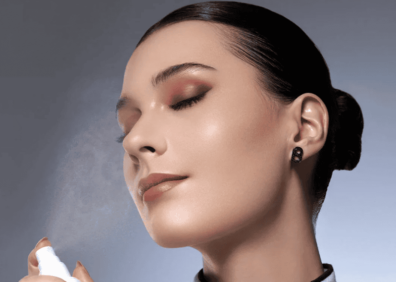 Bạn nên xịt khoáng trước khi thoa kem chống nắng