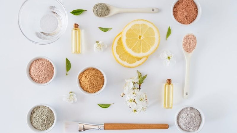 Các nguyên liệu thường chứa nhiều hoạt chất có khả năng điều tiết bã nhờn hữu hiệu