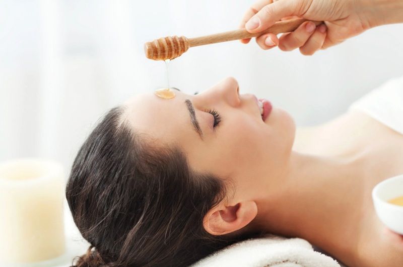 Trị rỗ mặt bằng mật ong nguyên chất là một phương thức đơn giản, an toàn