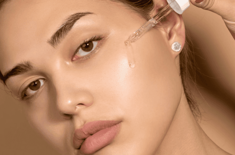 Độ ẩm là yếu tố cốt lõi quyết định sức khỏe và vẻ ngoài của làn da, vì vậy việc cấp ẩm đúng cách là bước không thể bỏ qua trong chu trình chăm sóc da hằng ngày