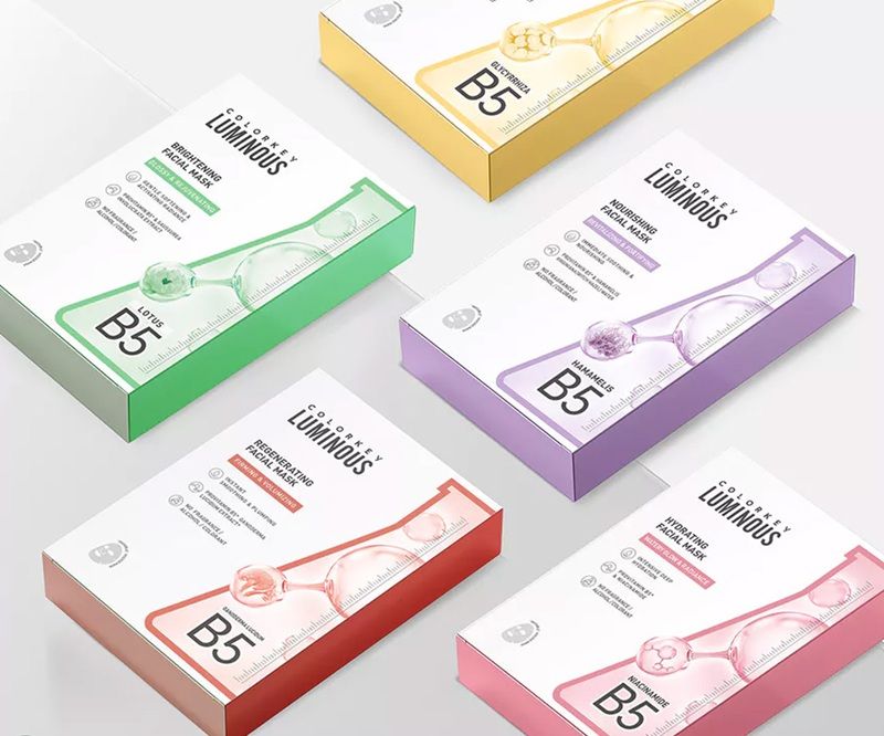 Hydrating & Brightening Mask chứa tinh chất dưỡng ẩm kết hợp dưỡng sáng, giúp da mịn màng, rạng rỡ chỉ sau 15 phút sử dụng