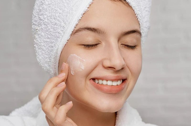 Da dầu vẫn cần được dưỡng ẩm đúng cách để duy trì hàng rào bảo vệ