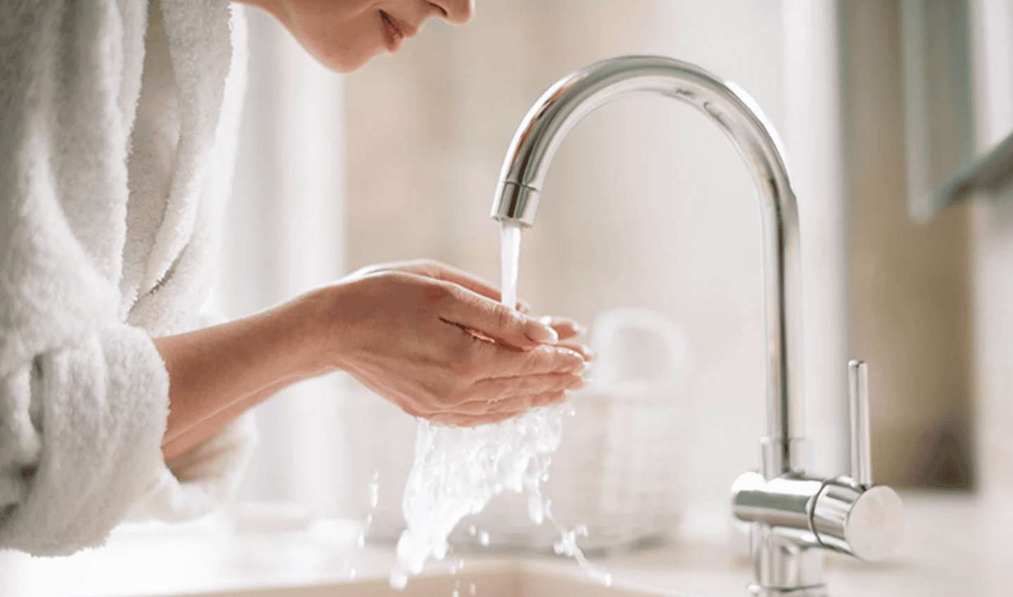 da mụn nên rửa mặt bằng nước ấm hay lạnh hình 5.png