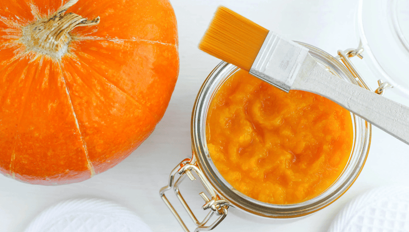 Việc đắp mặt nạ bí đỏ hàng ngày sẽ khiến các hoạt chất tập trung tác động liên tục vào những vùng da cần cải thiện