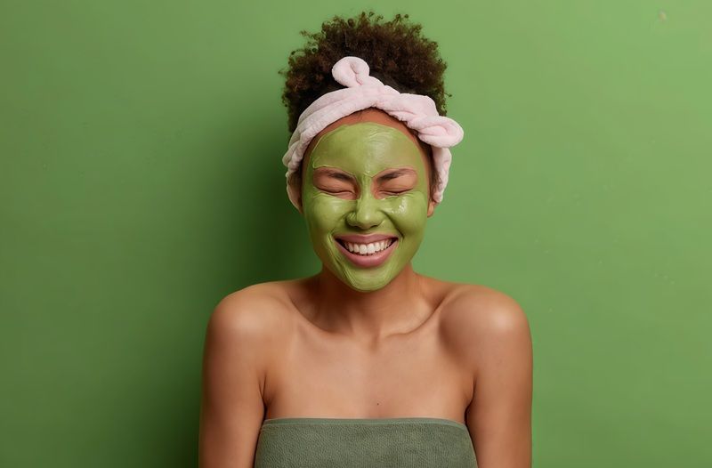 Việc lạm dụng mặt nạ trà xanh có thể làm mất cân bằng độ ẩm tự nhiên, khiến da dễ kích ứng, nhạy cảm hơn