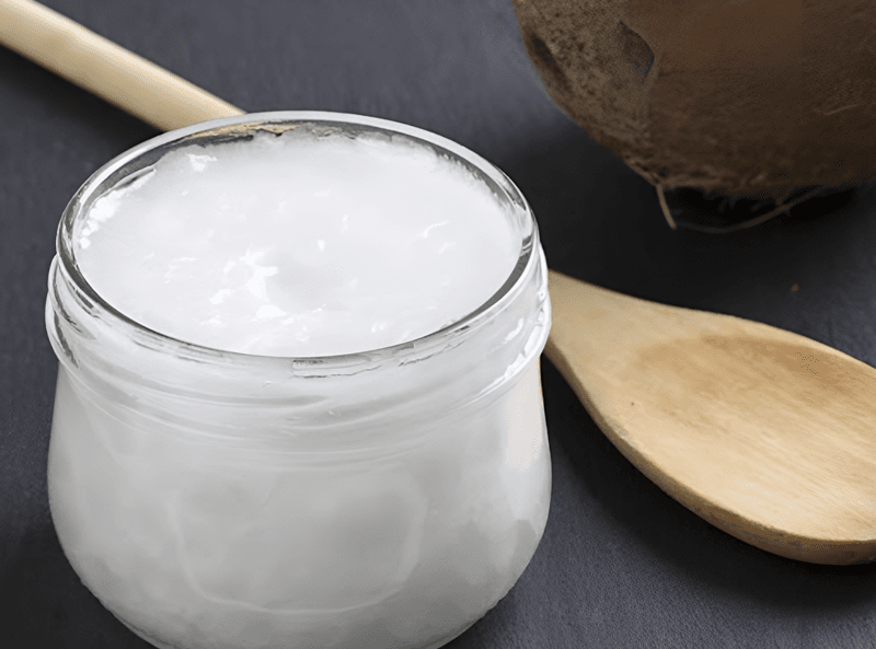 Dầu dừa ép lạnh sở hữu hàm lượng cao axit béo chuỗi trung bình, vitamin E và các chất chống oxy hóa quý giá