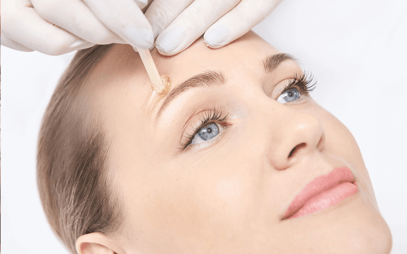Kích thích mọc lông mày bằng dầu dừa