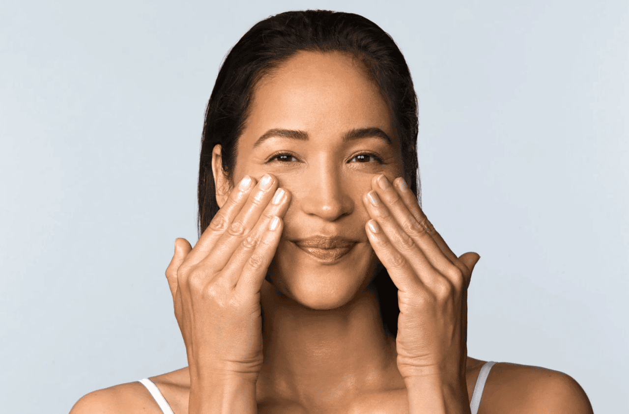 dùng dầu tẩy trang bị nổi mụn hình 5.png