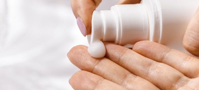 Hãy lấy lượng kem vừa đủ trong một lần dùng