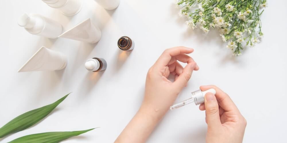 dùng mỹ phẩm bị mụn hình 5.jpg