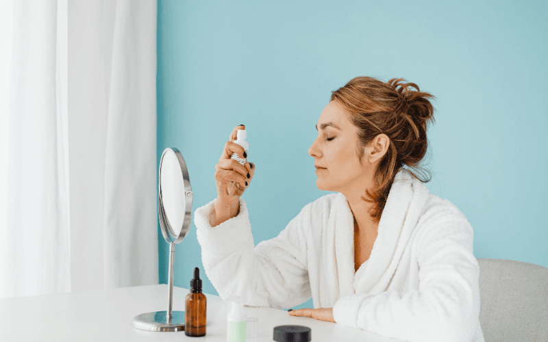 Vẫn có thể linh hoạt sử dụng xịt khoáng sau serum để phục vụ mục đích cụ thể tuy nhiên cần có nhiều lưu ý khi sử dụng