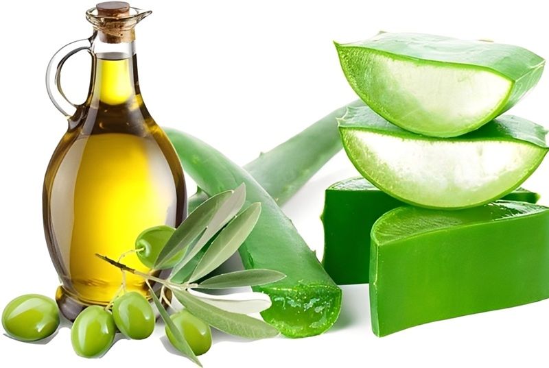 Nếu bạn muốn phục hồi hàng mi yếu bằng cách tự nhiên và tiết kiệm, dầu oliu kết hợp vitamin E có thể là giải pháp phù hợp dành cho bạn