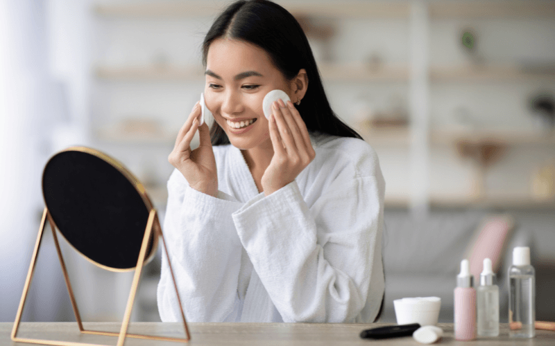 Theo các chuyên gia da liễu, emulsion nên được sử dụng sau serum để đảm bảo hiệu quả hấp thụ tối ưu cho làn da