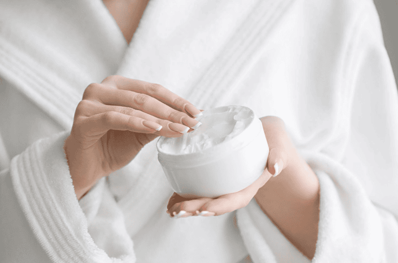 Kem dưỡng ẩm có thể làm bít tắc lỗ chân lông nếu chứa thành phần không phù hợp