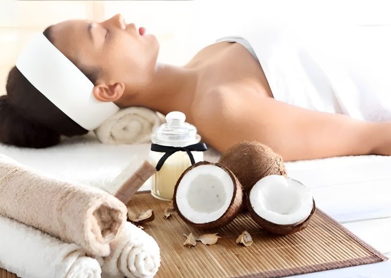 Massage bụng bằng dầu dừa là một liệu pháp hỗ trợ có thể mang lại những tác động tích cực gián tiếp