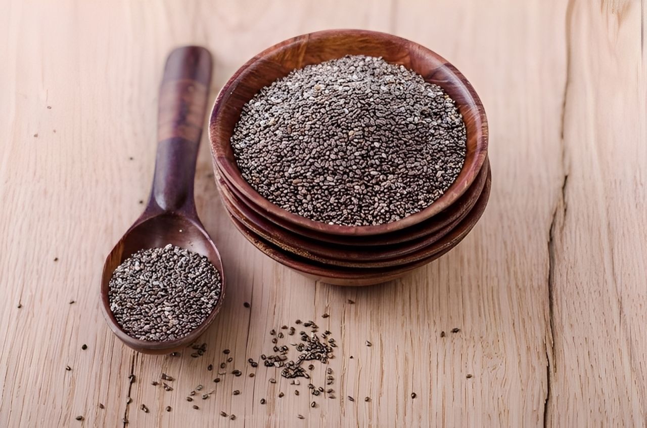 Ngoài những yếu tố chính đã nêu, hạt ngũ hoa còn chứa nhiều hợp chất phụ trợ khác như sinigrin, axit sinapic, Strophanthidin