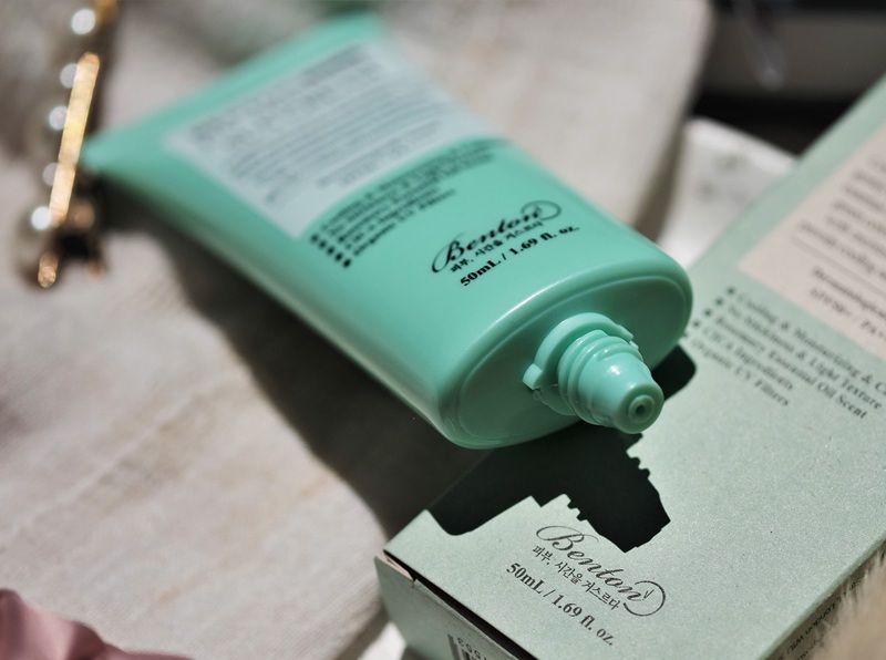 Benton Air Fit UV defense Sun Cream có chiết xuất rau má, phù hợp với những ai sở hữu da nhạy cảm dễ kích ứng