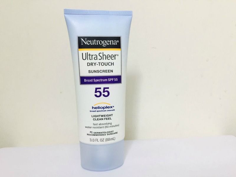 Neutrogena Ultra Sheer Dry-Touch Sunscreen SPF 50+ phù hợp với ai đang tìm một loại kem chống nắng hóa học khô thoáng, dễ sử dụng hàng ngày