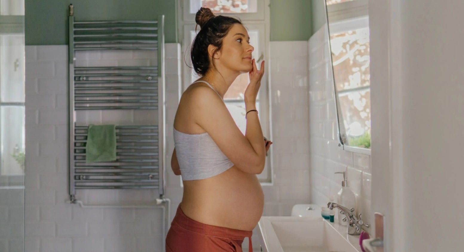 Bà bầu hoàn toàn có thể dùng kem chống nắng được 