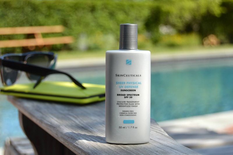 SkinCeuticals Physical Fusion UV Defense SPF 50 là kem chống nắng 100% vật lý, sử dụng màu khoáng tự nhiên để làm đều màu da