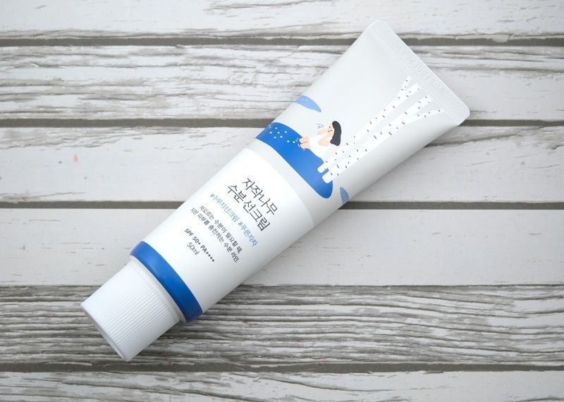 Round Lab Birch Juice Moisturizing Sun Cream SPF50+ PA++++ hoạt động như một loại kem chống nắng dành cho tuổi dậy thì tích hợp dưỡng ẩm sâu
