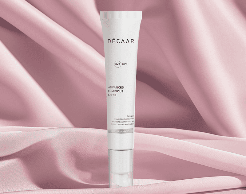 Nếu bạn mong muốn sở hữu một lớp nền sáng rạng rỡ ngay từ lần thoa đầu tiên, Advanced Luminous SPF50 của Décaar là sản phẩm được phát triển để đáp ứng nhu cầu này