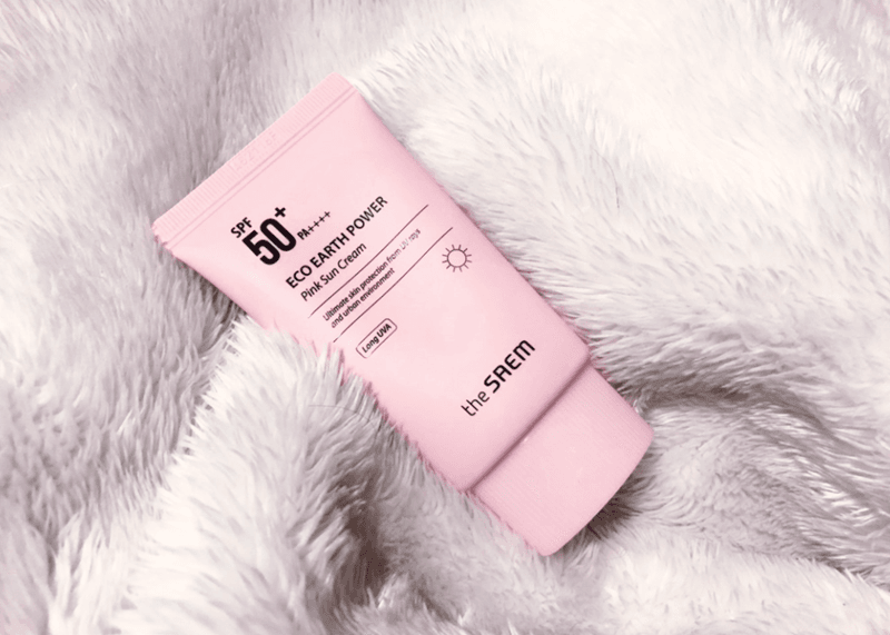 The Saem Eco Earth Power Pink Sun Cream là dòng kem chống nắng vật lý vừa bảo vệ da, vừa giúp bạn có một lớp nền tươi tắn tức thì