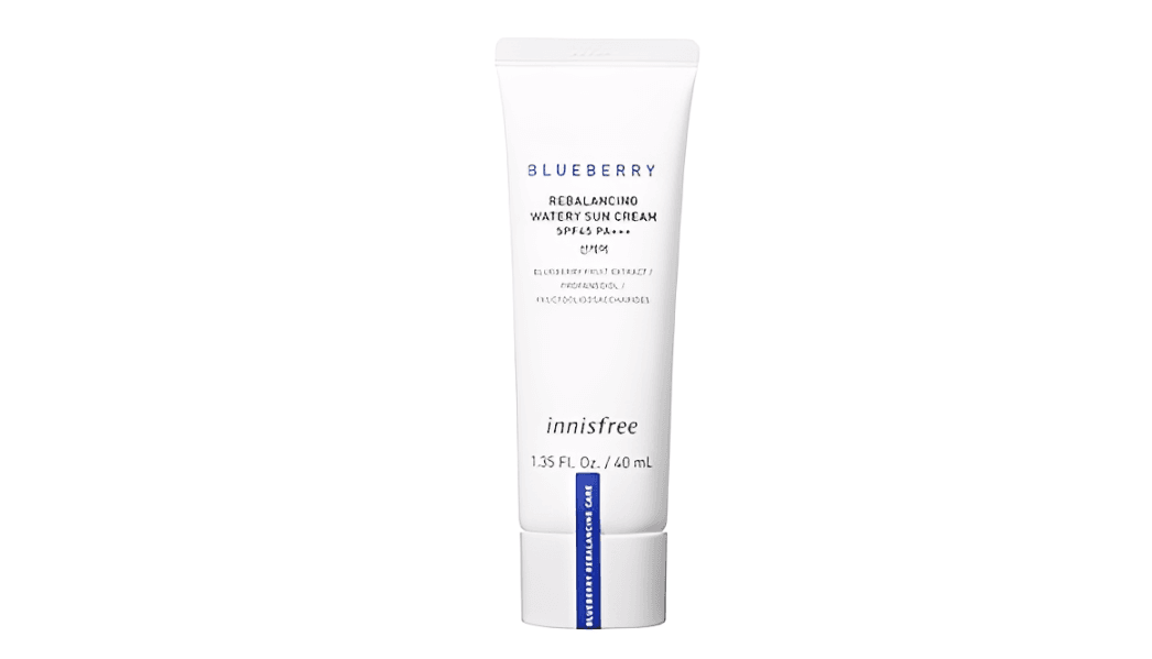 Innisfree Blueberry Rebalancing Watery Sun Cream SPF45 PA+++ có chiết xuất việt quất góp phần chống oxy hóa