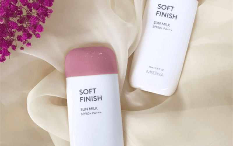 Missha Soft Finish Sun Milk là sản phẩm nổi bật của thương hiệu bình dân Missha, được nhiều tín đồ làm đẹp yêu thích