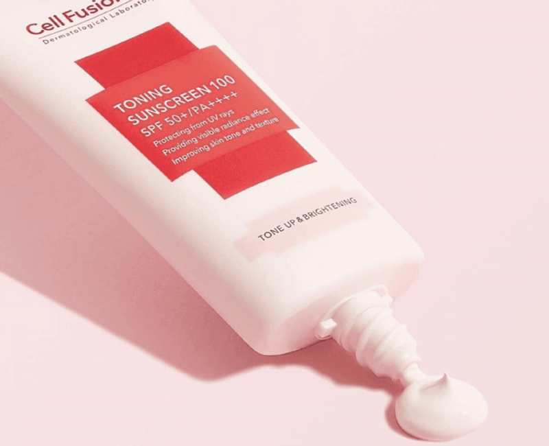 Cell Fusion C Toning Sunscreen 100 SPF 50+/PA++++ được biết đến với công thức lành tính, thường được khuyên dùng cho cả những làn da đang nhạy cảm