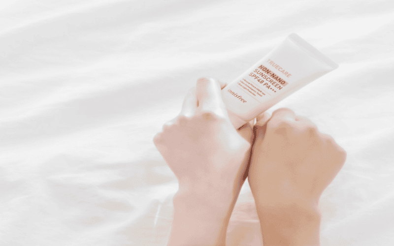 TrueCare Non-Nano Sunscreen SPF48 PA+++ thuộc bộ sưu tập TrueCare Line, chuyên chăm sóc da nhạy cảm, mang đến lớp bảo vệ dịu nhẹ