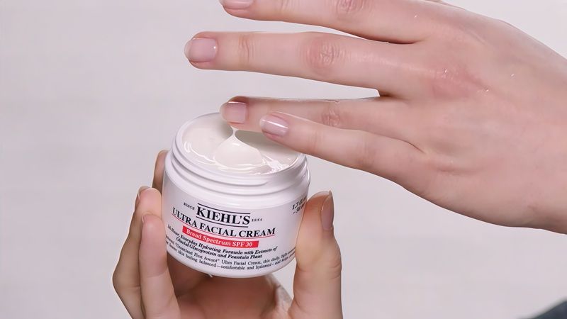 Nếu bạn muốn tìm một sản phẩm vừa dưỡng ẩm chuyên sâu vừa bảo vệ da trước tác hại của tia UV, Kiehl's Ultra Facial Cream SPF 30 là cái tên khó bỏ qua