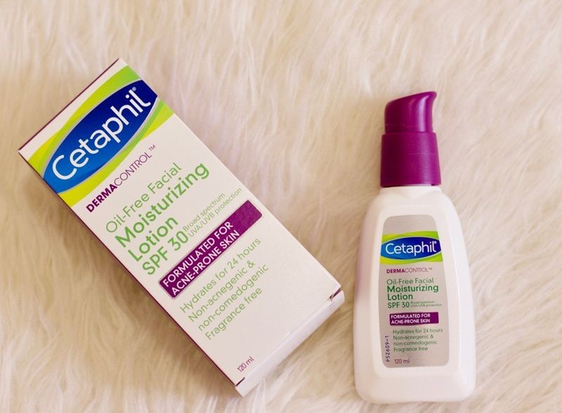 Cetaphil DermaControl Oil Absorbing Moisturizer with SPF 30 giải quyết vấn đề mụn ẩn nhờ công nghệ Oleosome góp phần kiểm soát dầu thừa hiệu quả