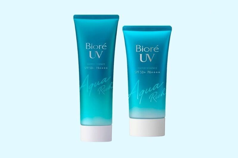 Nổi tiếng với kết cấu mỏng nhẹ như nước, Bioré UV Aqua Rich Watery Essence thấm vào da gần như ngay lập tức