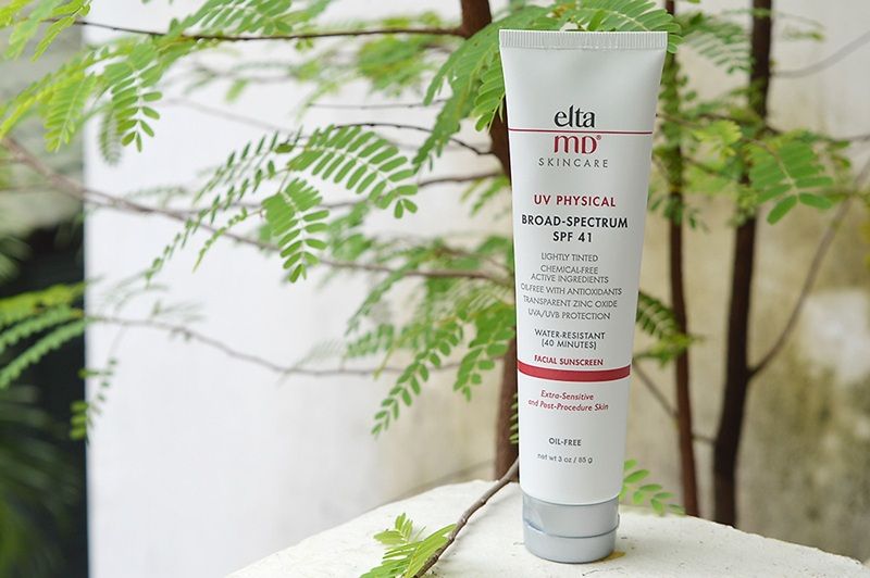 UV Physical Broad-Spectrum SPF 41 là sản phẩm kết hợp giữa khả năng bảo vệ da toàn diện và lớp nền khoáng chất dịu nhẹ