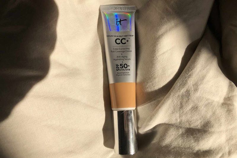 Sản phẩm CC+ Cream with SPF 50+ của hãng cung cấp lớp nền che phủ toàn diện cho da, đồng thời bổ sung nhiều dưỡng chất