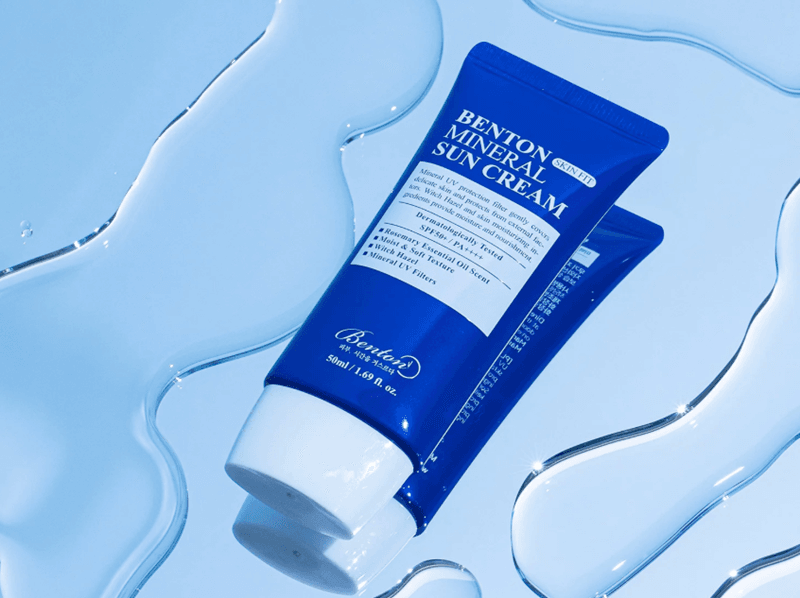 Skin Fit Mineral Sun Cream SPF50+/PA++++ kết hợp bộ lọc chống nắng vật lý với các chiết xuất thiên nhiên lành tính