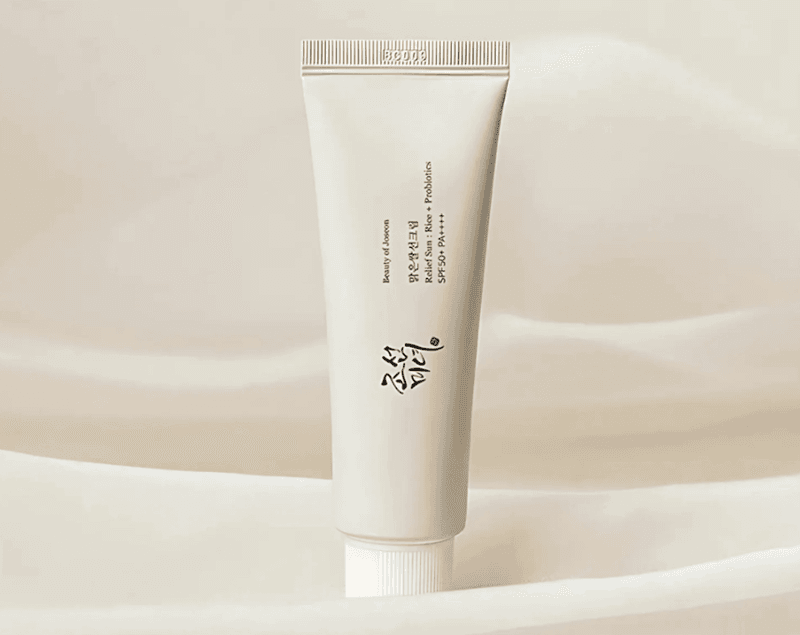 Beauty of Joseon đã tạo ra một loại kem chống nắng hóa học với kết cấu dễ chịu, tập trung vào việc dưỡng ẩm và mang lại vẻ ngoài khỏe khoắn cho làn da
