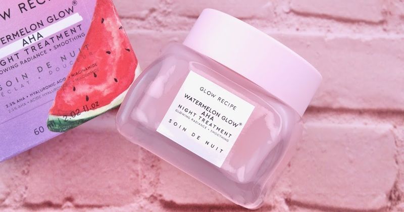 Glow Recipe Watermelon Glow AHA Night Treatment là một trong những dòng kem gel dưỡng đêm được nhiều người trẻ ưa chuộng, nhờ sự kết hợp giữa chiết xuất dưa hấu cùng phức hợp AHA