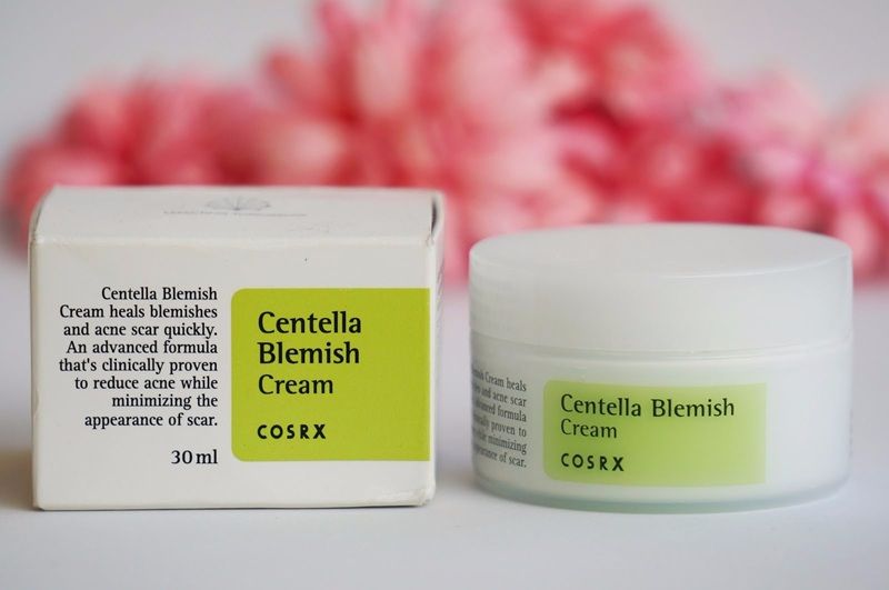 Nước lá rau má là thành phần này đóng vai trò then chốt trong việc dưỡng ẩm sâu, làm dịu các nốt mụn viêm trong sản phẩm