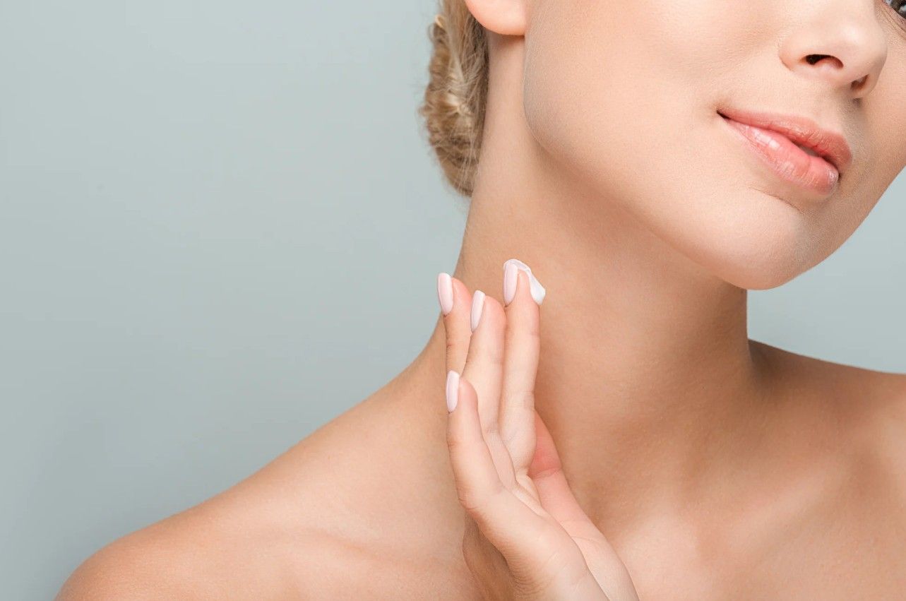 Kem dưỡng da cổ nên có kết cấu dễ thẩm thấu